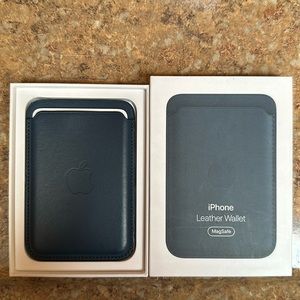 Apple Leather MagSafe Wallet